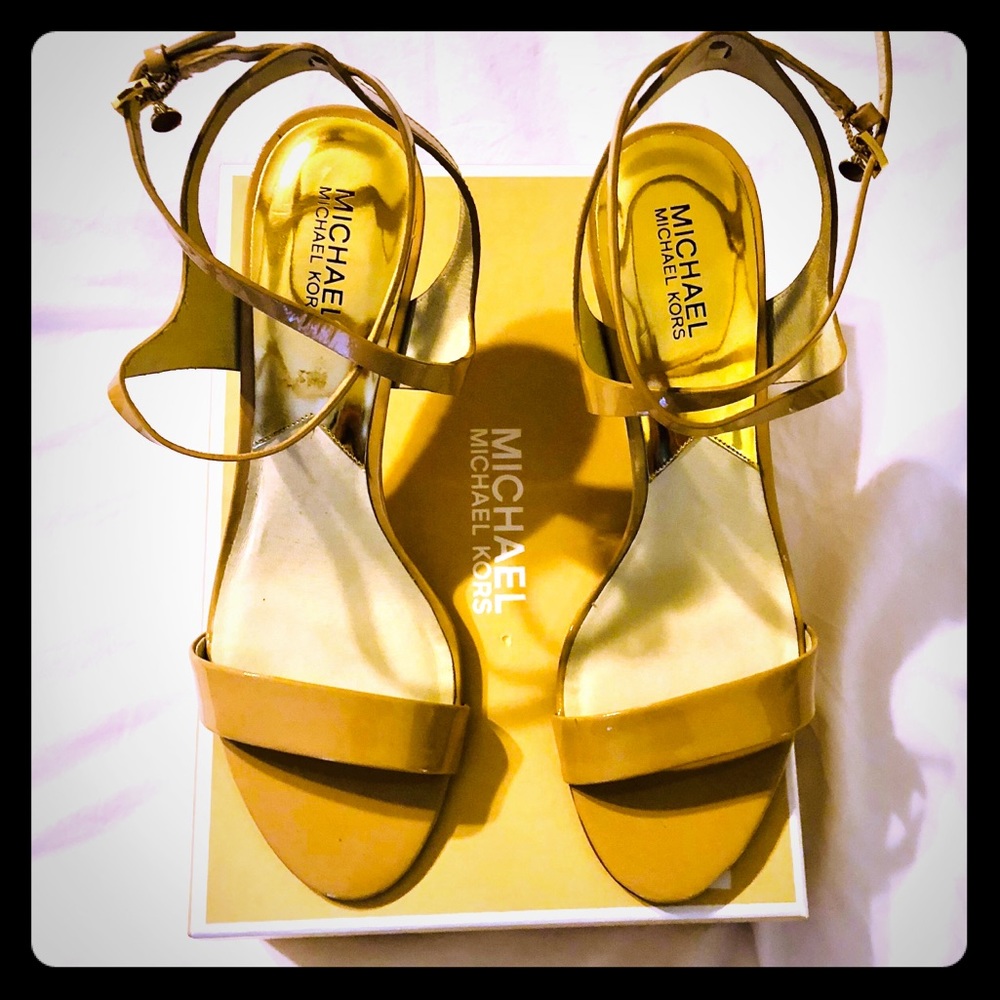 EUC Michael Kors nude patent strappy stilettos 11